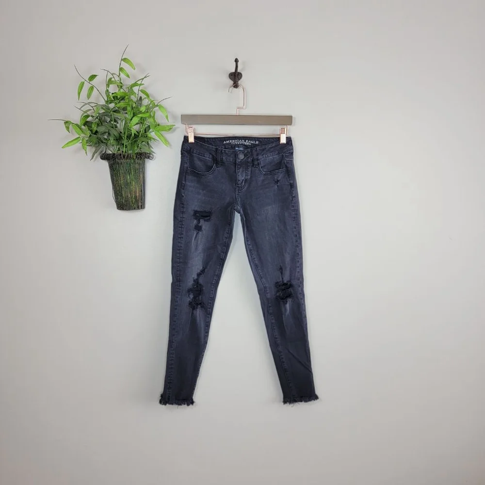 American Eagle Super Low Rise Skinny Jegging Jeans Black Distressed Frayed AE 4